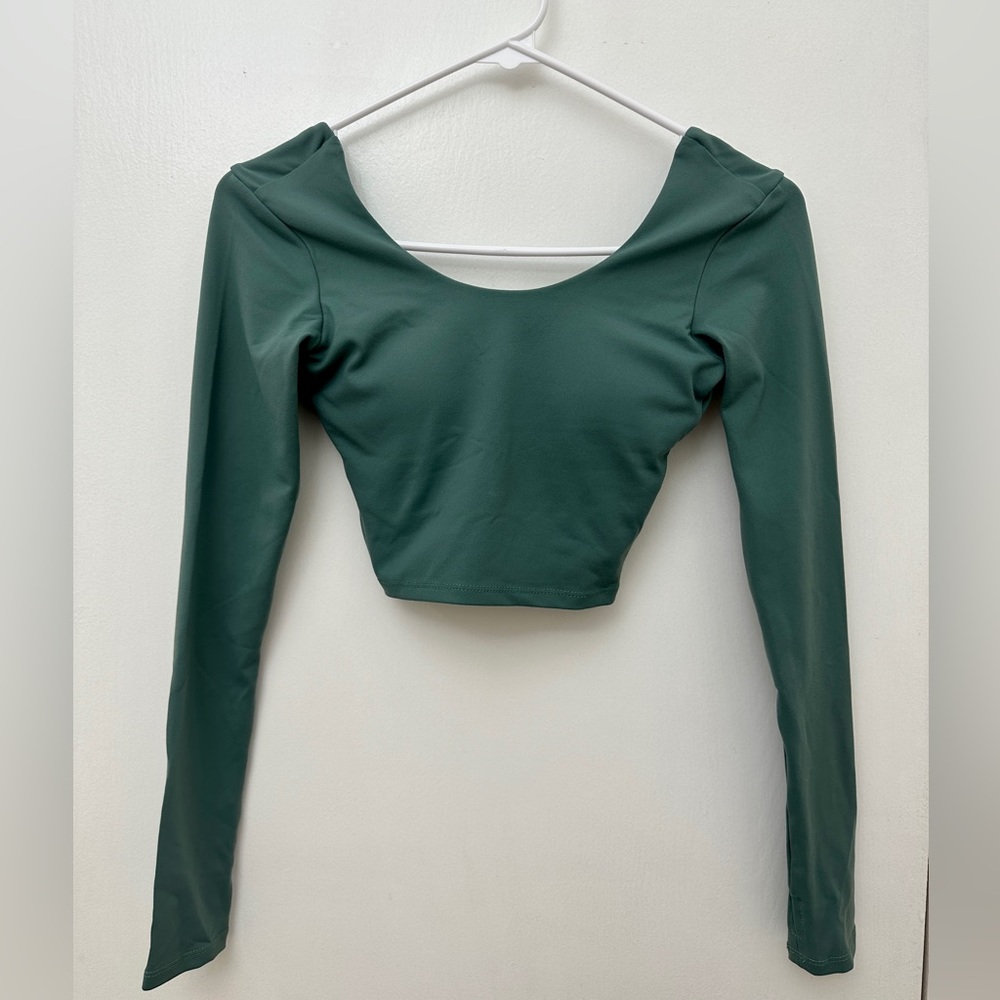 Green Long Sleeve Fitness Crop Top with Bust Pads and Strappy Back